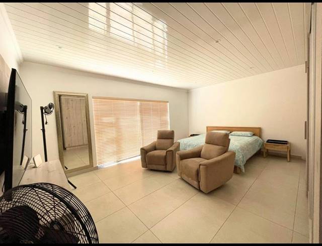 10 BEDROOM HOUSE FOR SALE IN CHATSWORTH